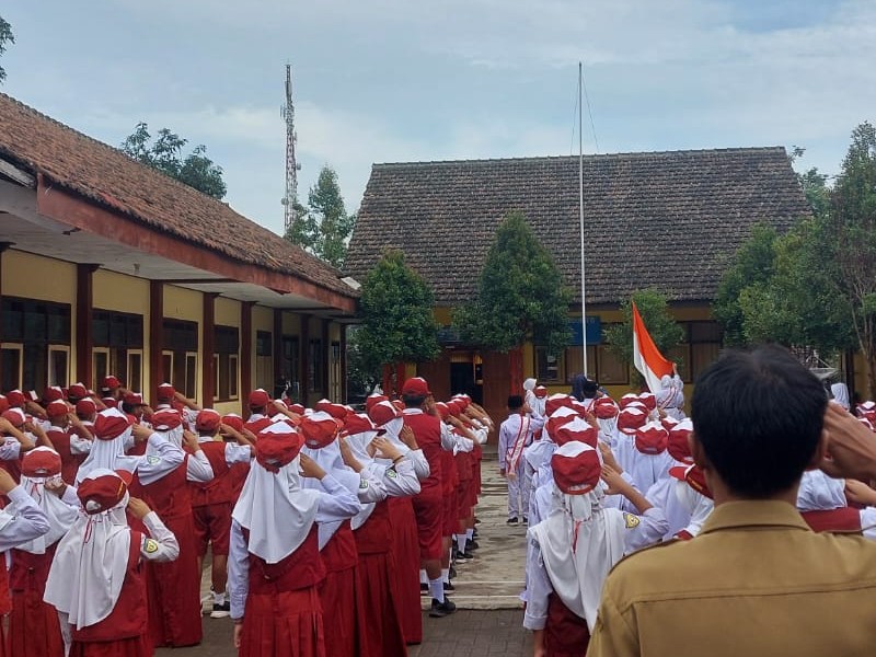 KEGIATAN RUTIN UPACARA BENDERA SENIN, 06 JANUARI 2025