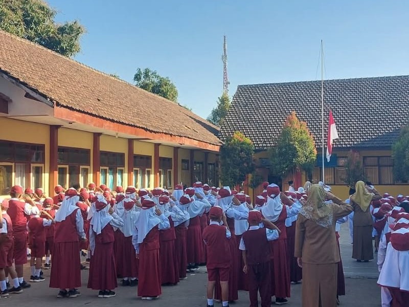 KEGIATAN RUTIN UPACARA BENDERA SENIN, 03 FEBRUARI 2025