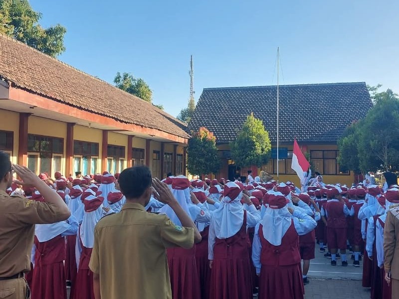 KEGIATAN RUTIN UPACARA BENDERA SENIN, 10 FEBRUARI 2025