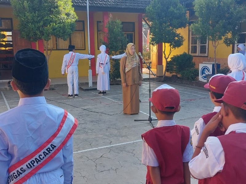 KEGIATAN RUTIN UPACARA BENDERA SENIN, 17 FEBRUARI 2025