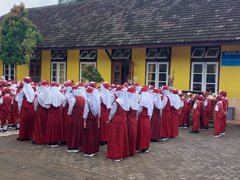 KEGIATAN RUTIN UPACARA BENDERA SENIN,  05 JANUARI 2026