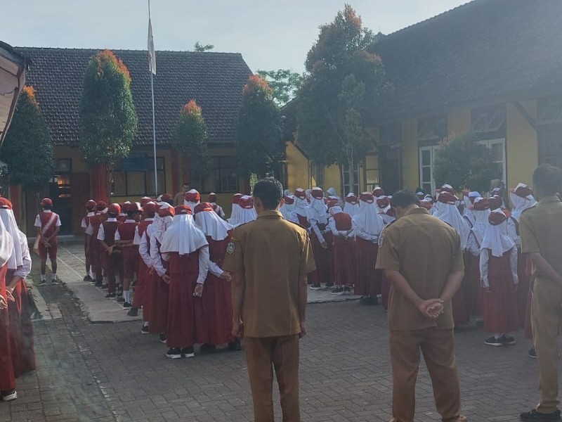KEGIATAN UPACARA BENDERA DAN PEMBUKAAN MPLS SENIN, 13 JULI 2026